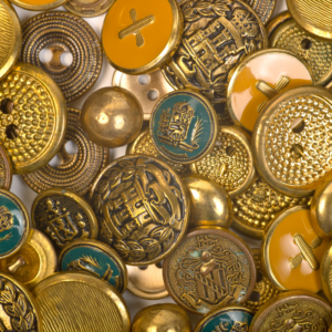 a pile of different types of brass buttons